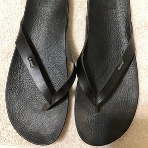 Reef Black Leather Flip Flops Size 11